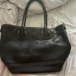 Like new Dooney snd Bourke satchel